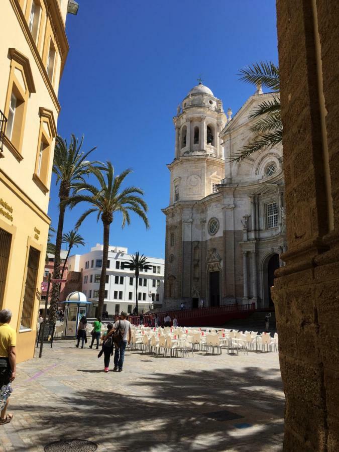 Diseno Y Confort Junto A La Catedral Cadiz Exterior photo